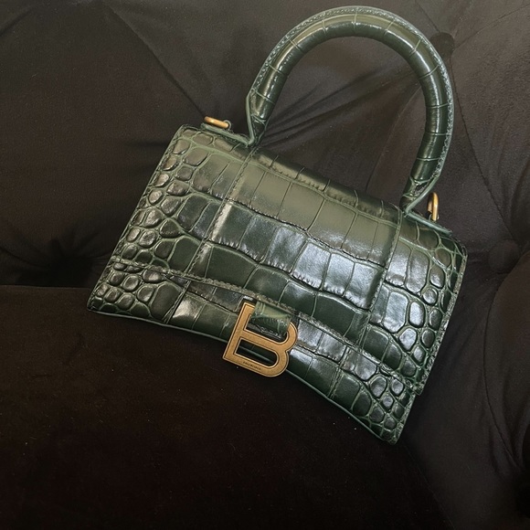 I’m selling my mini balenciaga bag - Picture 2 of 7